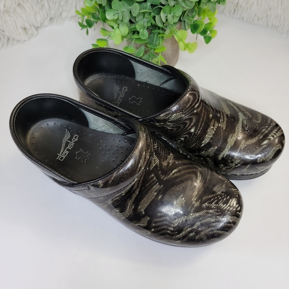 Dansko Professional Clogs - Picture 4 of 9